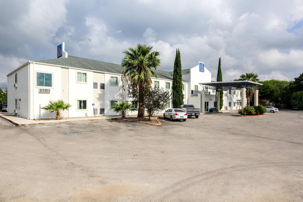 Motel 6 ניו בראונפלס מראה חיצוני תמונה